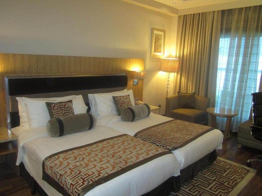 Hotel Radisson & Kandla 4*