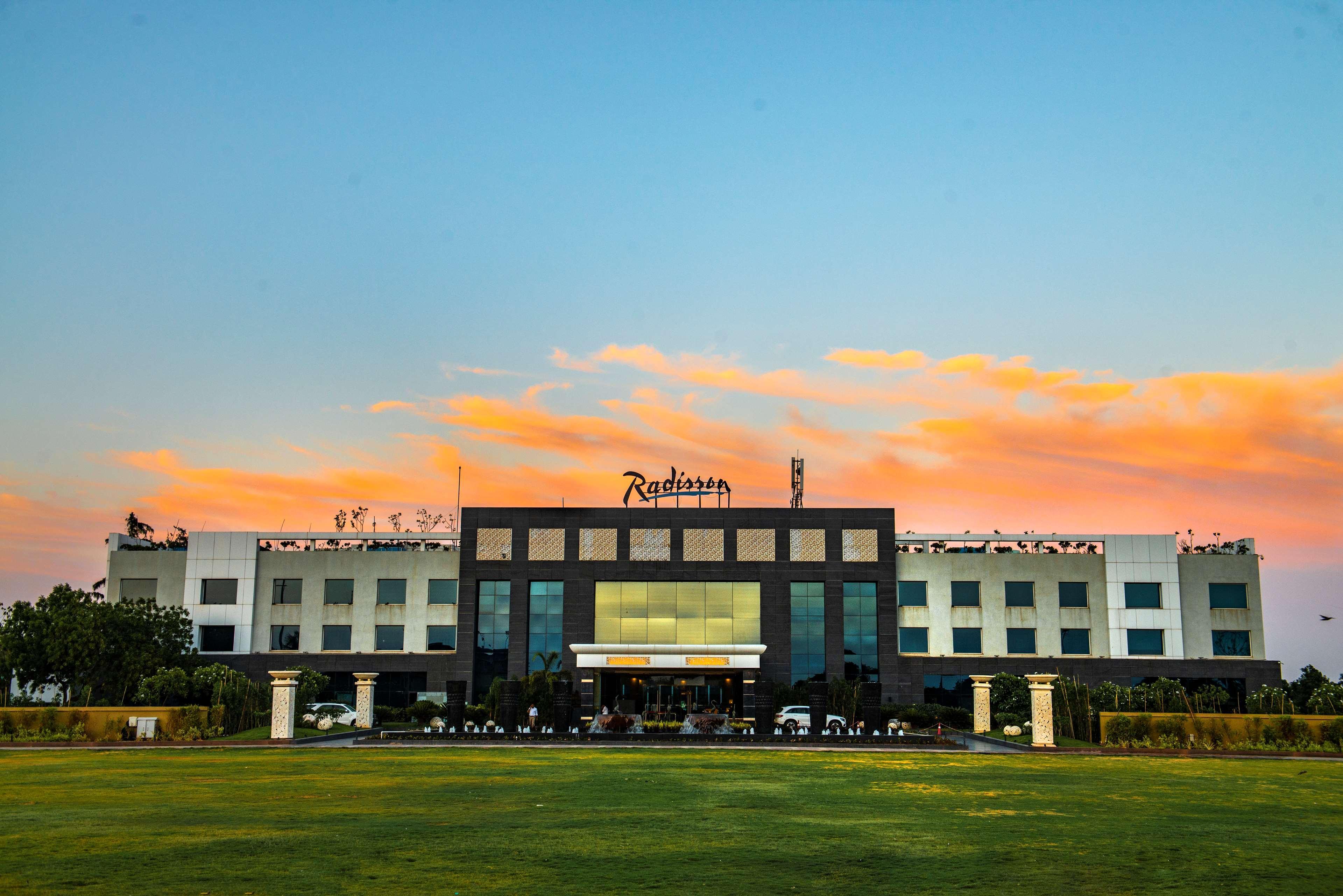 Radisson & Kandla 4*