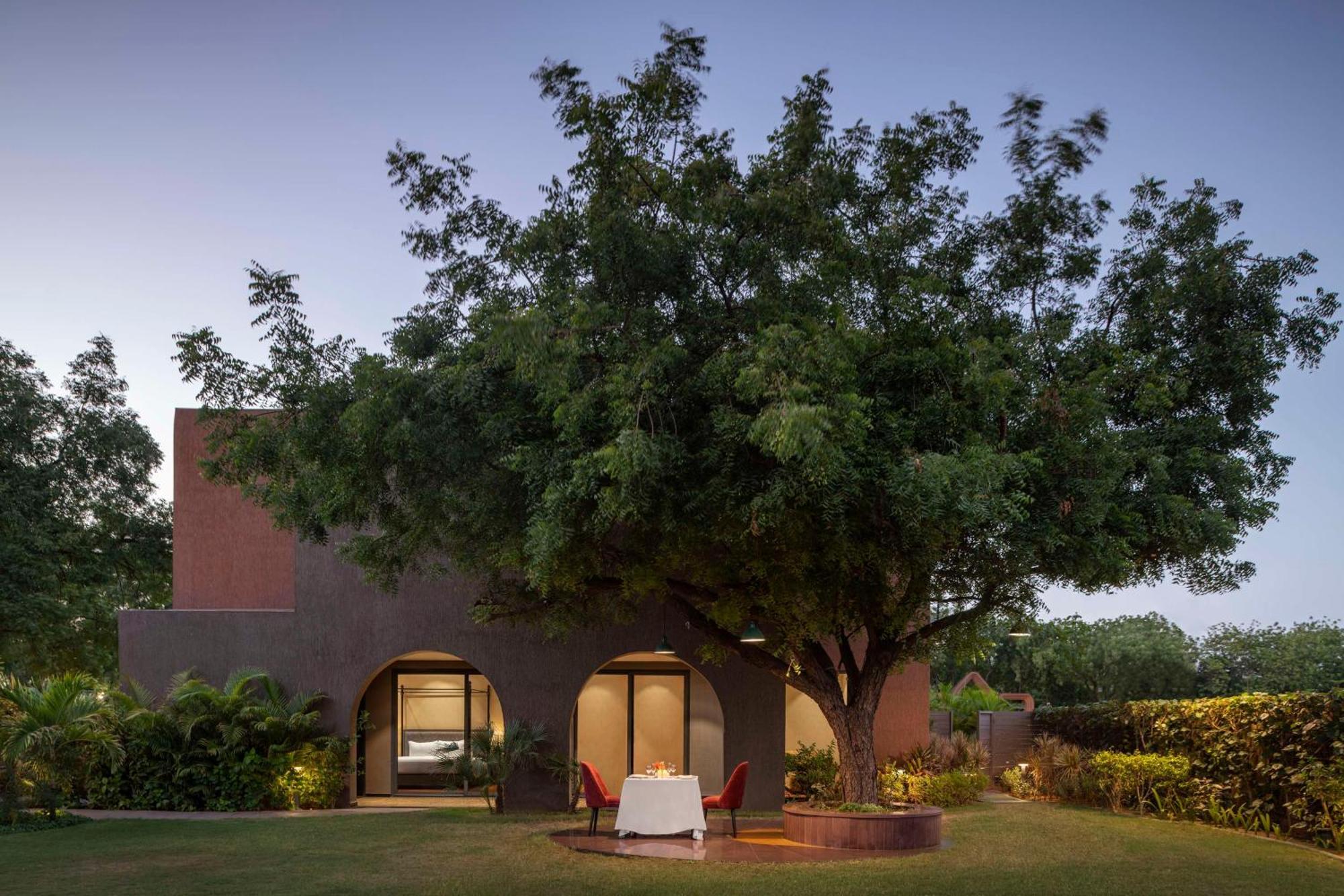 Radisson & Kandla Hotel 4*