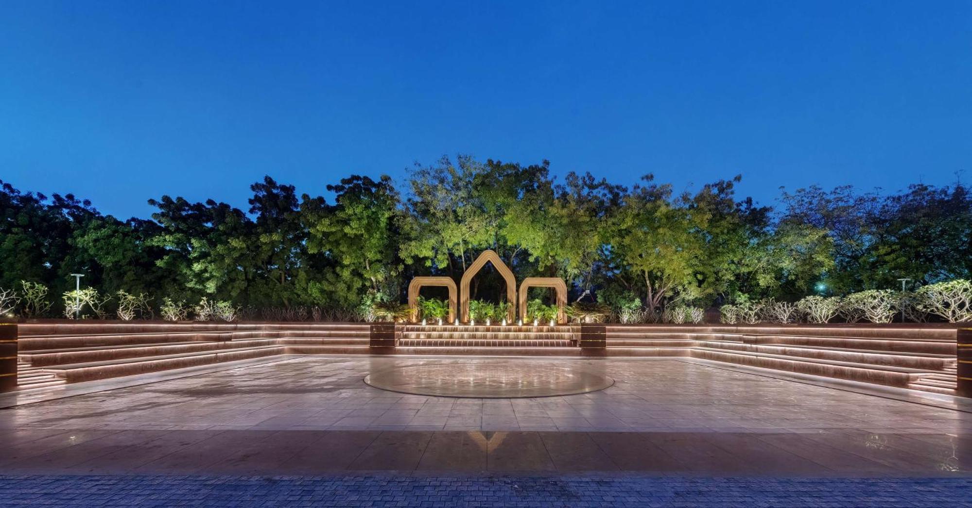Radisson & Kandla 4*